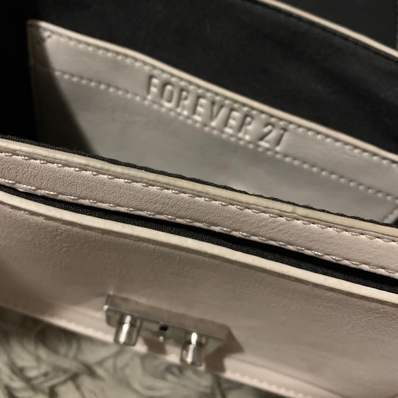 Crossbody purse - Picture 5 of 7